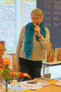 Jette Rasmussen DUS i Dragsholm distrikt bød velkommen til forfatteren Gretelise Holm